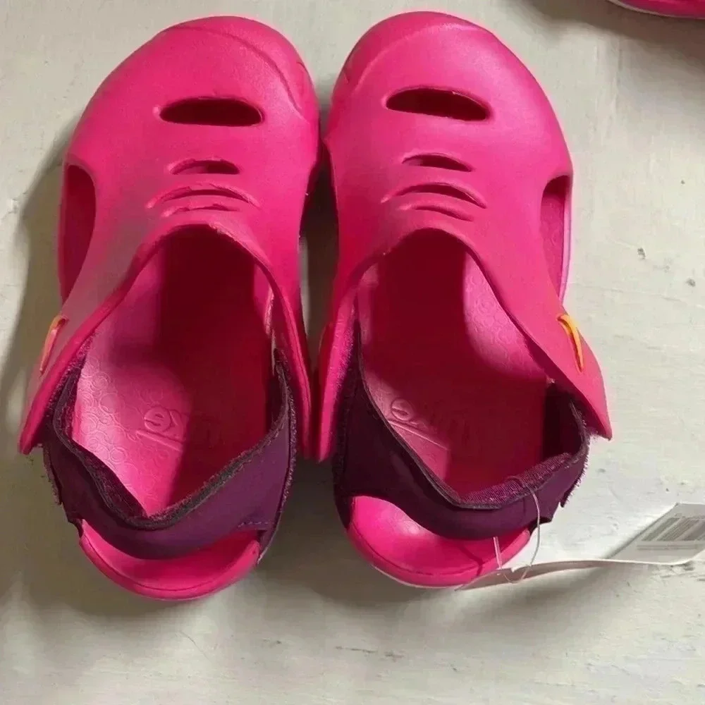 Hot pink girl Nike shoes size 9c - Picture 2 of 4